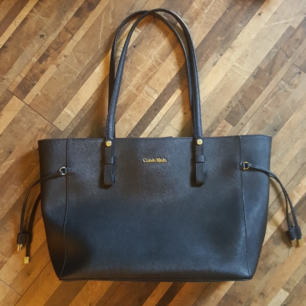 Like new Calvin Klein saffiano leather tote!